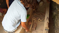 Necròpolis i taller infantil